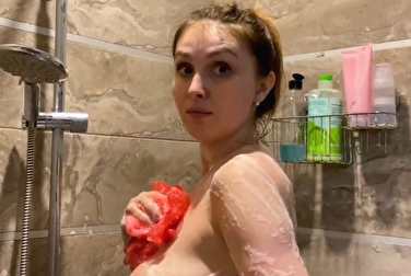 Сын подсматривает за голой мамой в ванной порно видео на pornocom